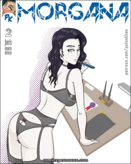 Morgana #2 en sujetador y tanga gris con detalle rojo, inclinada sobre escritorio, nalgas alzadas y lápiz en boca.