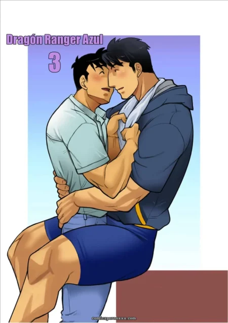 Dos hombres musculosos se abrazan en una escena de romance. El uno está en una posición de sentado, con el otro sentado sobre sus hombros. Ambos están mirándose con una expresión de amor. +18 nsfw