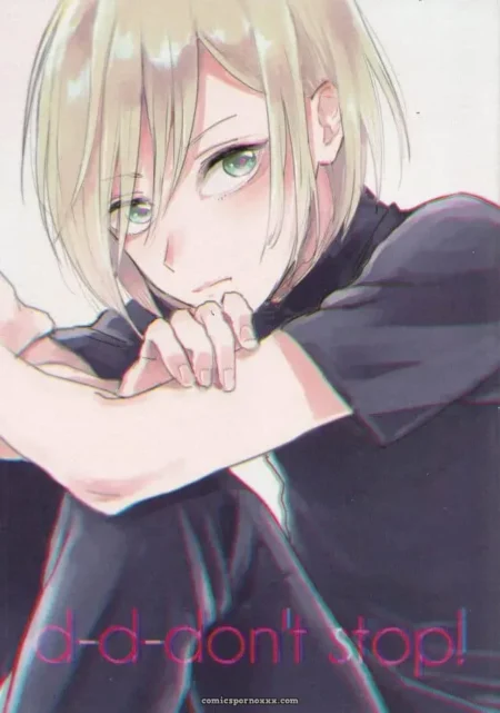 Chica con ojos verdes y cabello rubio, mirando hacia abajo con una expresión seria. +18 nsfw