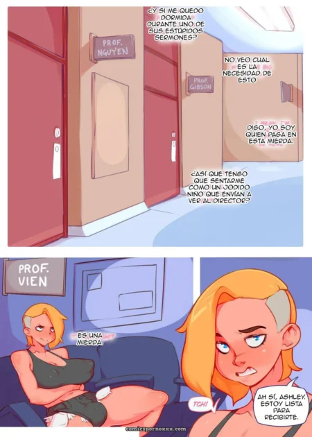 Mujer rubia en top negro y shorts, piernas abiertas en sofá, diálogo explícito sobre semen y lista para sexo con Ashley +18 nsfw