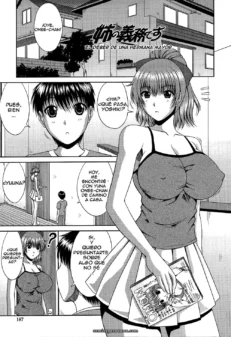 Joven en uniforme escolar con senos exuberantes sujetando revista erótica en escena NSFW de Manatzu No Hanazono #11