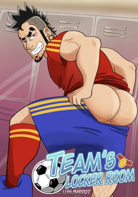 Jugador musculoso en vestuario con shorts azules rojos se agacha mostrando trasero peludo erecto en Team's Locker Room