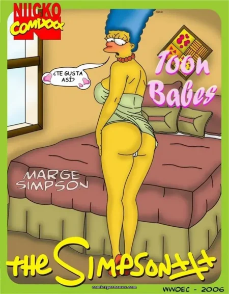 Marge Simpson en lencería transparente posa de espaldas mostrando trasero y senos firmes en cama con mirada seductora