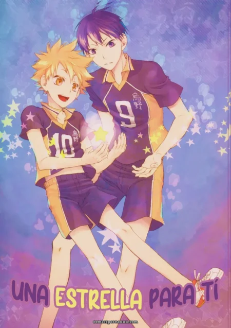 Uniformes violeta 10 y 9, piernas abiertas, muslos húmedos con penes erectos sujetando estrella, fondo estrellado