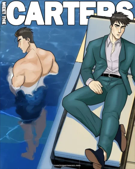 Musculoso en piscina con trunks mojados y polla erecta, otro en traje verde en tumbona con piernas cruzadas y polla dura