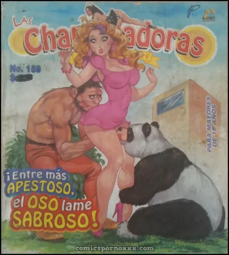 Mujer rubia en vestido rosa recibe sexo oral de un panda y un hombre mientras posa en la portada de Las Chambeadoras 159.