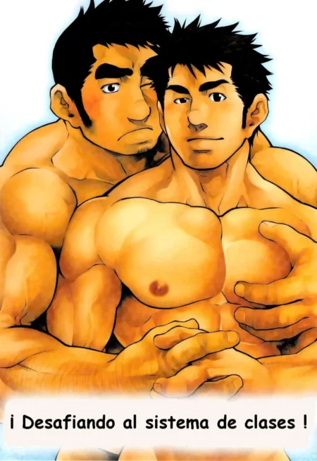 Dos hombres musculosos y sudorosos abrazados con manos apretando pectorales grandes y firmes.