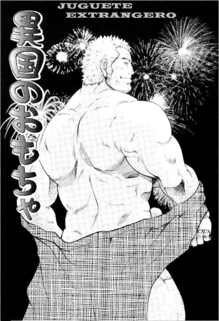 Hombre musculoso y velludo de espaldas bajándose la toalla para exponer sus glúteos bajo fuegos artificiales.