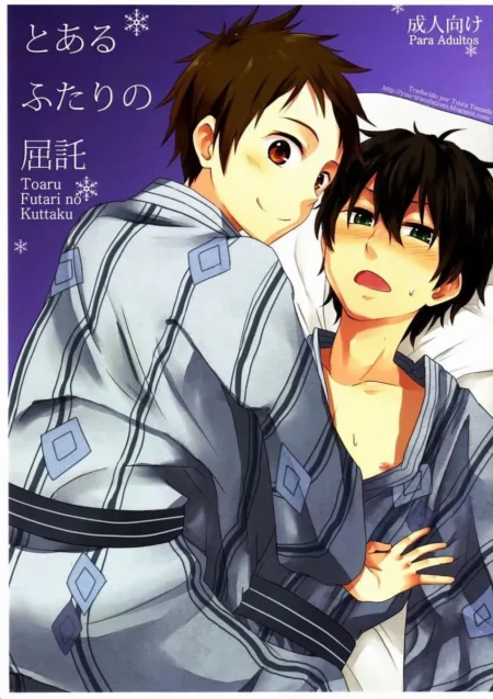 Dos hombres jóvenes con yukatas azules abrazados en la cama con expresiones excitadas y sudorosos.