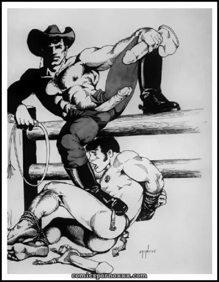 Vaquero musculoso con sombrero masturbando su pene mientras pisa a otro hombre desnudo y atado en el suelo.