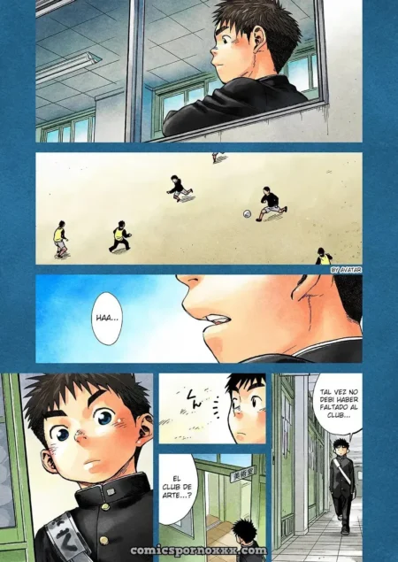 Páginas de manga shounen con un joven estudiante japonés caminando por el pasillo de la escuela y jugando fútbol.