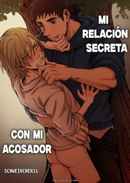 Hombre musculoso acorralando y apretando el cuello de un joven rubio semidesnudo contra un árbol en actitud sexual.