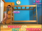 Mujer con tacones y ropa interior azul inclinada sobre una litera de madera en una habitación.
