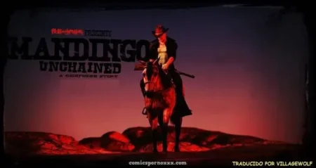 Hombre negro musculoso con sombrero y traje negro montando un caballo en un paisaje desértico rojo.