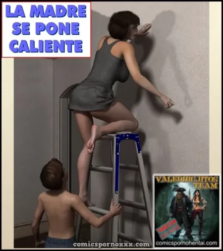Madre en vestido corto sobre escalera mientras su hijo desnudo la mira desde abajo en posición sexual.