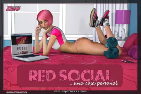 Mujer de pelo rosa tumbada en cama con tanga rosa y piernas elevadas frente a un portátil con contenido erótico.