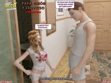 Hombre en camiseta blanca y shorts mirando el pecho descubierto de mujer con lencería blanca y encaje en el pasillo.