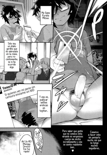 Otaku con gafas se toma selfies eróticas mostrando su pene erecto para publicarlas en Twitter y recibir mensajes directos.