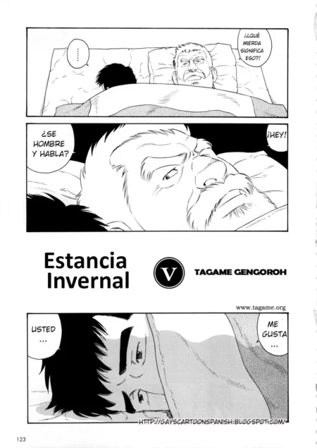 Viñetas de manga yaoi con dos hombres musculosos desnudos en la cama hablando antes de tener sexo.