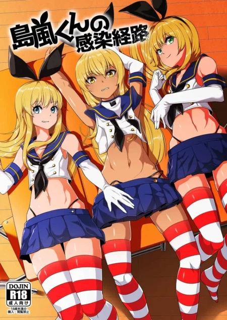 Tres rubias con uniformes escolares cortos, medias rayadas y orejas de conejo posando sexys con el vientre descubierto.