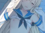 Anime de Shimakaze durmiendo con el uniforme de marinera levantado exponiendo sus pezones y abdomen desnudo.