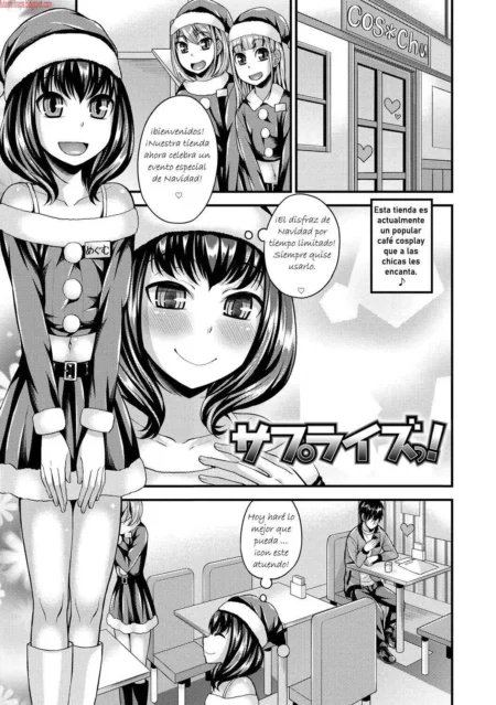 Otokonoko con traje de Santa corto y ajustado que resalta sus muslos mientras sirve en un café cosplay erótico.