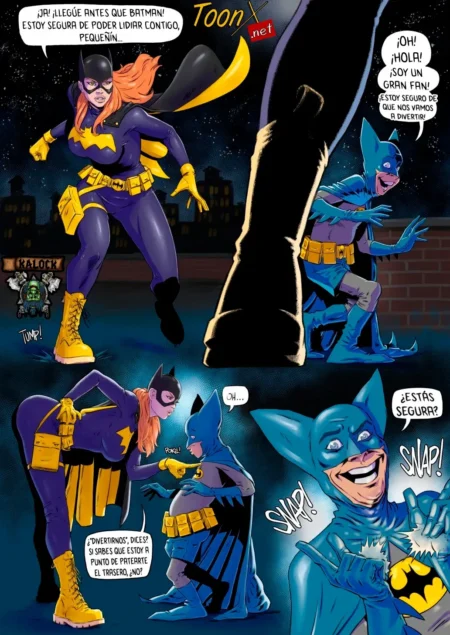 Batgirl y Bat Mite en traje ajustado, ella lo humilla y lo domina sexualmente mientras él se excita con su figura.