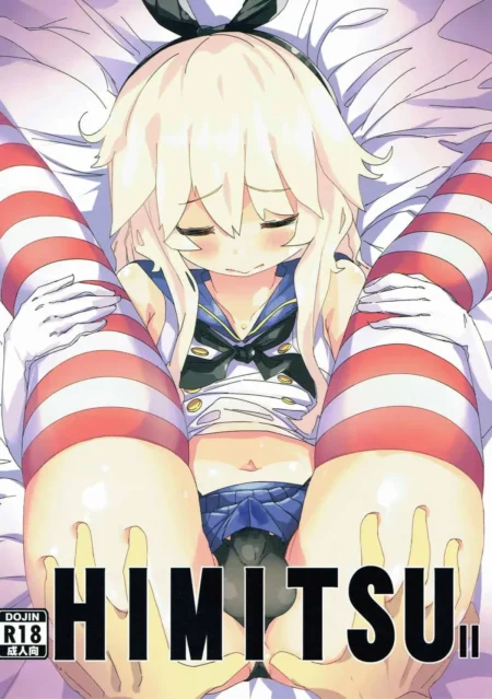 Anime de rubia con uniforme escolar y medias rayadas rojas y blancas, piernas abiertas exponiendo su vagina y clítoris.