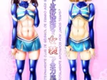 Dos traps con uniformes de animadora cortos, abdómenes expuestos y medias azules ajustadas posando sobre fondo rosa.