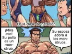Dos profesores de gimnasia hipermusculosos lucen trajes de baño diminutos que exponen sus enormes penes y pectorales.