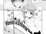 Chica anime con top blanco y bragas negras frente a un gimnasio gay con un entrenador musculoso y gafas de sol.