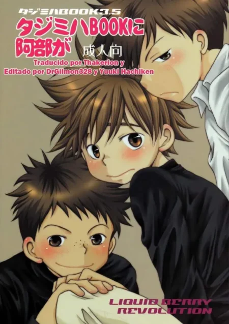 Tres hombres jóvenes abrazados con mejillas sonrojadas en la portada erótica del doujinshi Tajimiha Book 3.5.
