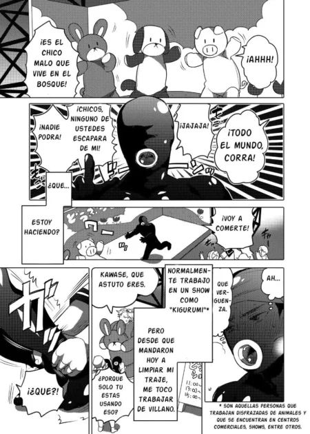 Página de manga con personajes disfrazados de animales y un villano en traje negro ajustado hablando en español.