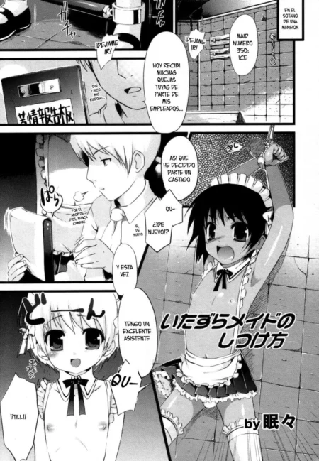 Página de manga Itazura Maid No Shitsukekata con sirvientas semi-desnudas en un baño siendo castigadas sexualmente.