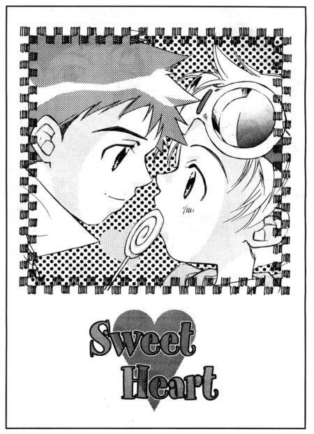 Dos jóvenes se besan apasionadamente mientras uno sostiene una piruleta en la boca en un panel manga de Sweet Heart.