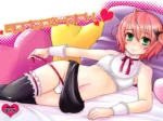 Sakai Ringo de Apricot Pink recostada con lencería blanca, medias negras y bajándose la tanga roja exponiendo su vagina.