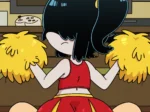 Animé cheerleadera de pelo negro sentada sobre el regazo de un hombre exponiendo sus glúteos y vulva bajo una falda roja.