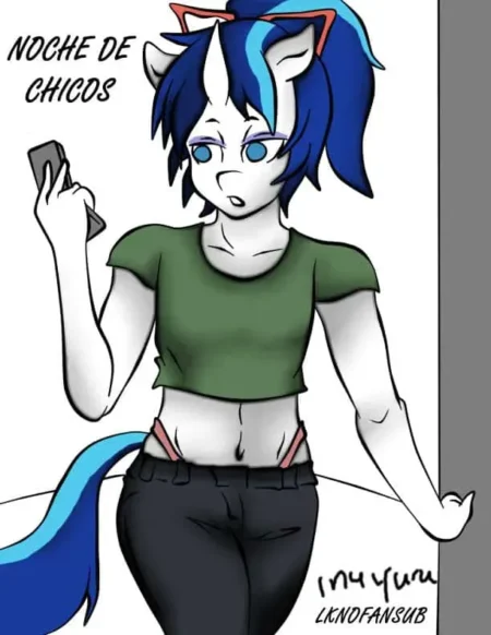 Antro pony femboy con crop top verde y pantalones negros ajustados que dejan ver su ombligo y cola azul.