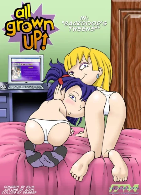 Dos adolescentes de All Grown Up desnudas en una cama posando con sus traseros expuestos y ropa interior blanca.