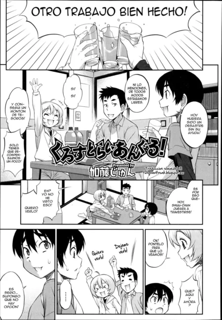 Tres jóvenes celebran bebiendo en una cocina mientras una chica rubia sugiere travestirse en el manga Cross Triangle.