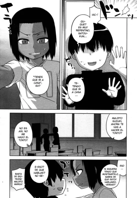 Página de manga con personajes hablando en español sobre ir a casa y discutiendo en un salón de clases.