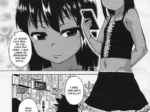 Manga de mujer joven con top corto y minifalda negra ajustada resaltando sus curvas y líneas de bronceado sexuales.