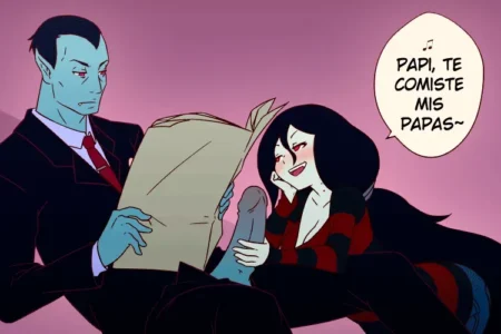 Marceline masturba el pene erecto de su padre mientras él lee el periódico en una escena erótica y explícita.