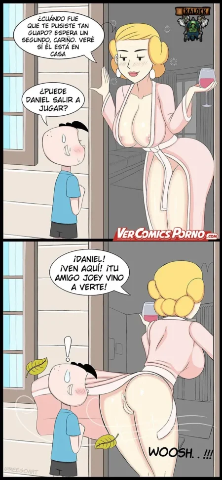 Mujer rubia en bata rosa corta y abierta exhibe sus pechos y trasero frente a Joey mientras llama a Daniel.
