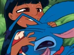 Lilo abraza y acaricia sexualmente a Stitch en Entrenando a tu Mascota de Soulcentinel, con expresiones lujuriosas.