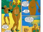 Mujer rubia con bikini verde y pechos grandes tomando sol en la playa junto a un joven bronceado.